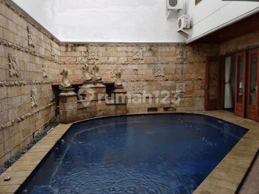 Luxury house in Pondok Indah