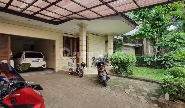 RUMAH ASRI dgn TAMAN di Jl GANDARIA TENGAH, KEBAYORAN BARU