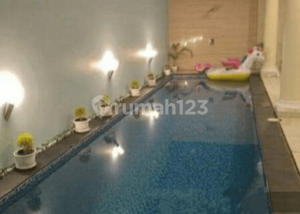 Rumah Cantik With Private Pool di Les Belles Serpong