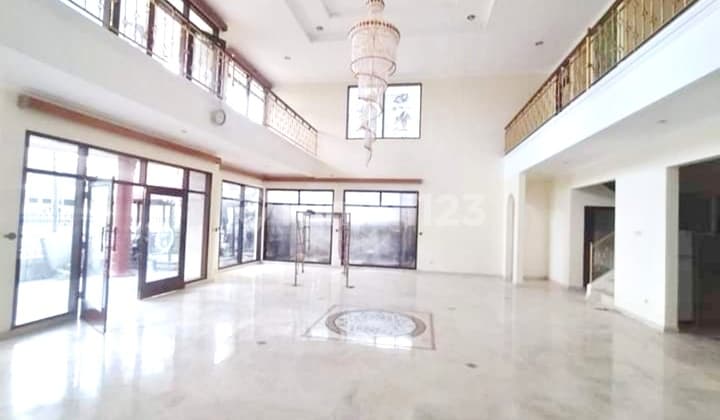 Rumah Klasik Nuansa Jawa Hitung Tengah Kota Solo