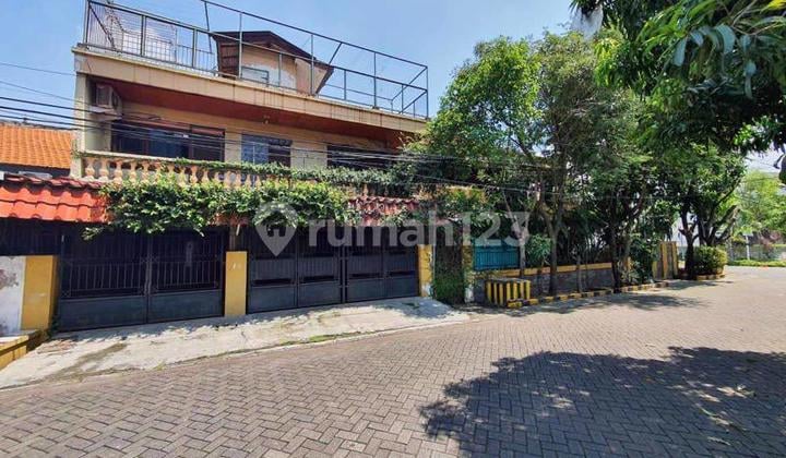 House in Bratang Binangun, 2 Floors, Well-Maintained, Corner Lot, Wide Road Frontage - Freehold Title -