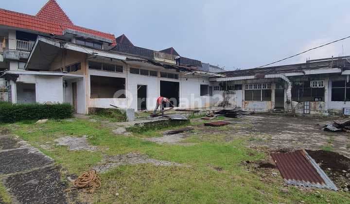 Rumah Tua Hitung Tanah Saja di Mainroad Setiabudi Bandung Utara