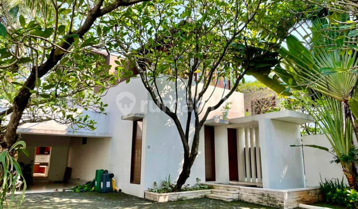 Green Relaxing Compound 5 Bedrooms Private Swimming Pool Ajh02039