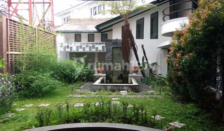 Lucky House, Elite Location