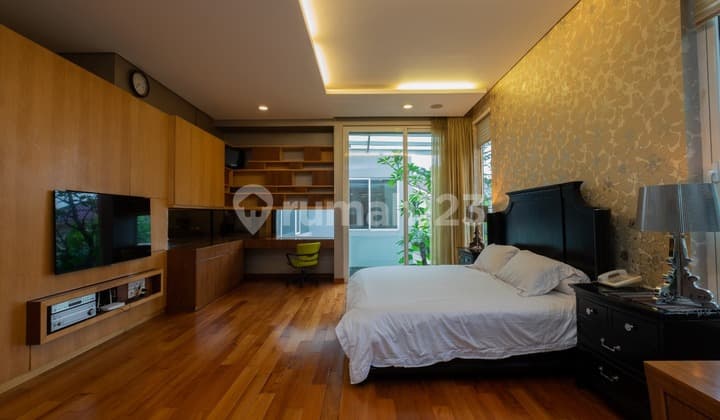 Rumah mewah kayu jati siap huni.