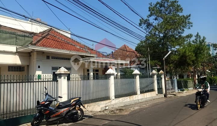 Rumah Siap huni di pusat kota Bandung jalan Kartini, akses langsung jalan Sunda