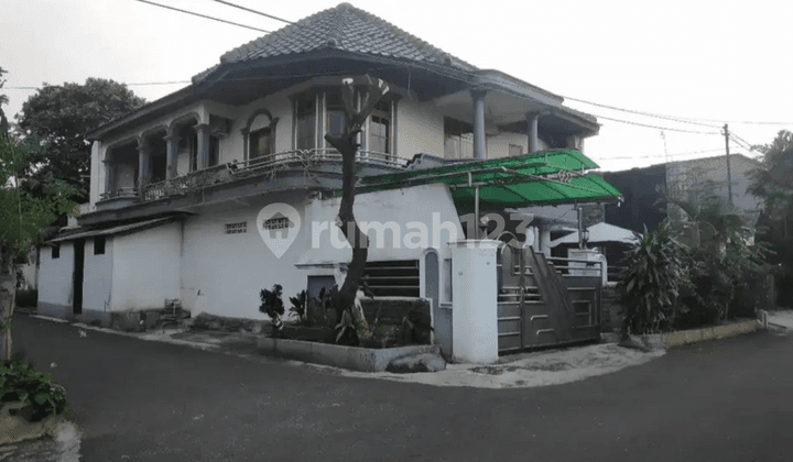 Nice cheap house with sturdy 3-story building in Duren Sawit