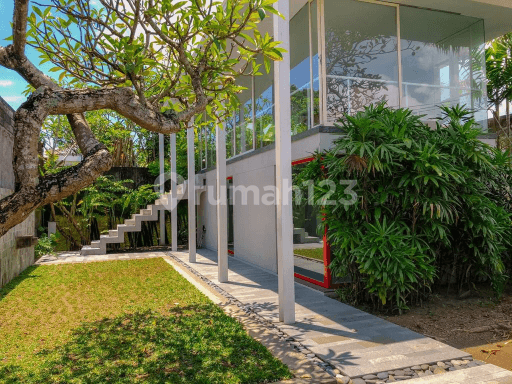 VILLA JALAN UTAMA UMALAS