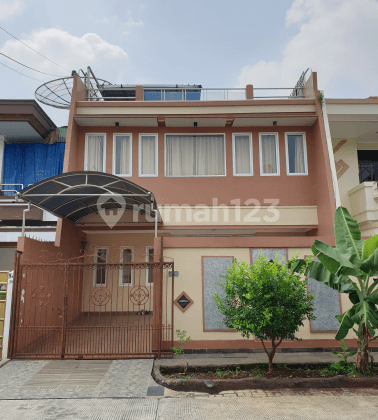 Modern Ready-to-Occupy House in Green Garden West Jakarta