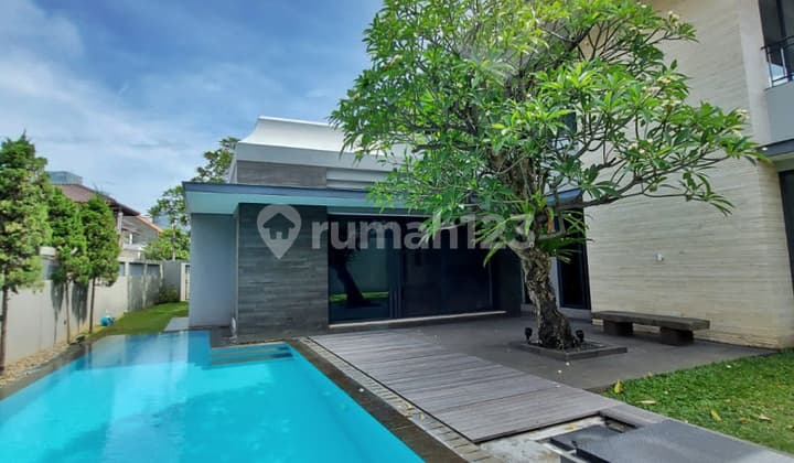 RUMAH MEWAH DENGAN S.POOL di Jl CINIRU, SENOPATI, JAKSEL