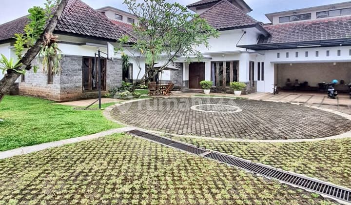 RUMAH MEWAH, LUAS di Jl DURIAN, JAGAKARSA, JAKSEL