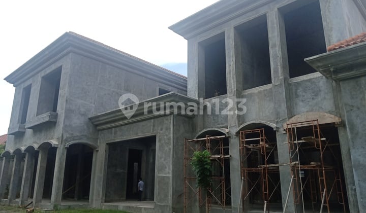 Rumah Mewah Graha Family Super Long Golf View Dan Lake View 105m