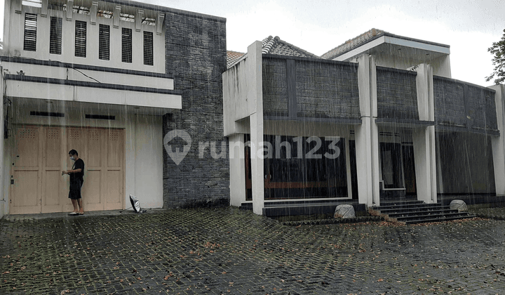 Dago Land Count House, Rare Find