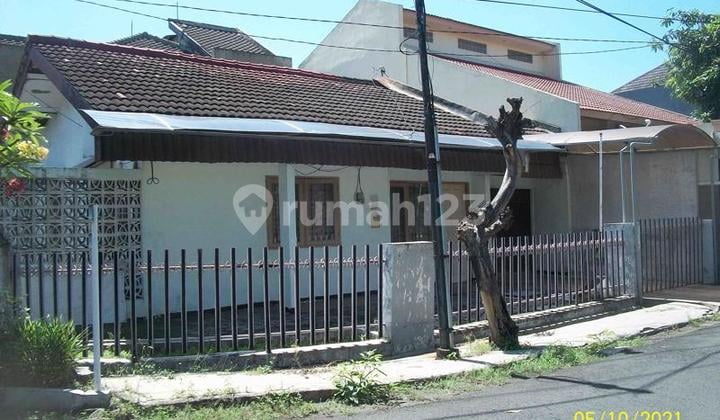 Rumah di Kutisari Indah Selatan, Hoek/Pojokan, Row Jalan depan Lebar, Bisa untuk Rumah Tinggal/Kantor