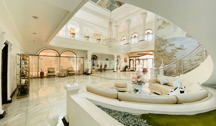 Rumah mewah modern classic Raya Dharmahusada Indah 2lt