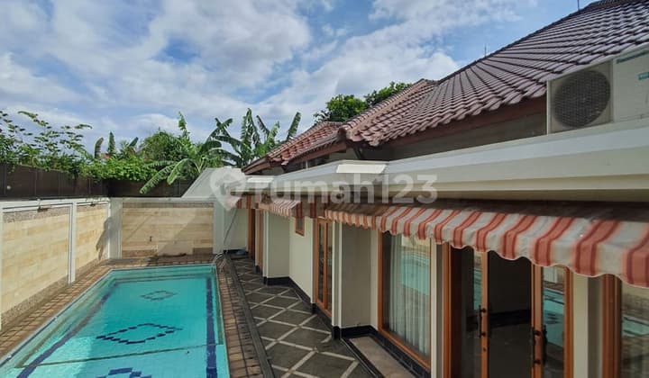 RUMAH MEWAH, LUAS di Jl KEMANG DALAM, JAKSEL