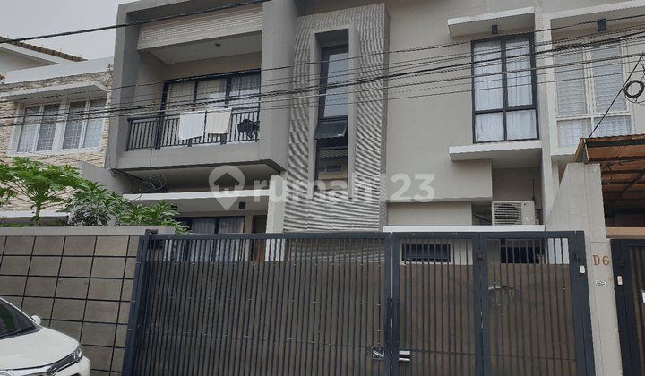 Rumah Modern Furnished di Sunrise Garden Jakarta Barat