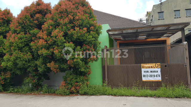 Main road house, Taman Rahayu.