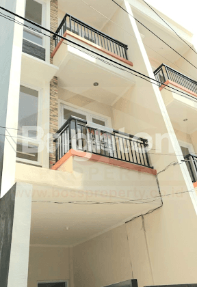 RUMAH DELIMA TANJUNG DUREN UTARA 3 LANTAI