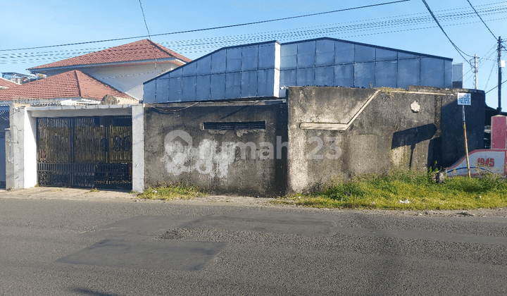 Strategic house in Jebres, Solo, suitable for office and business space.