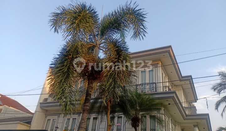 2-Story House in Pondok Indah, Serene 3BR 305m² Freehold Title (March)