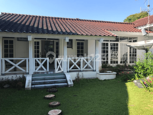 Rumah /Villa jln raya besar Puncak Cipanas Terawat Luas 5576M²