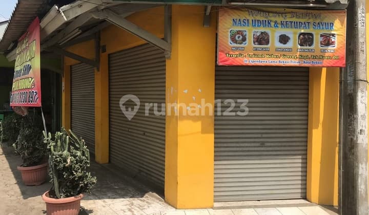 Toko dan Rumah pinggir jalan