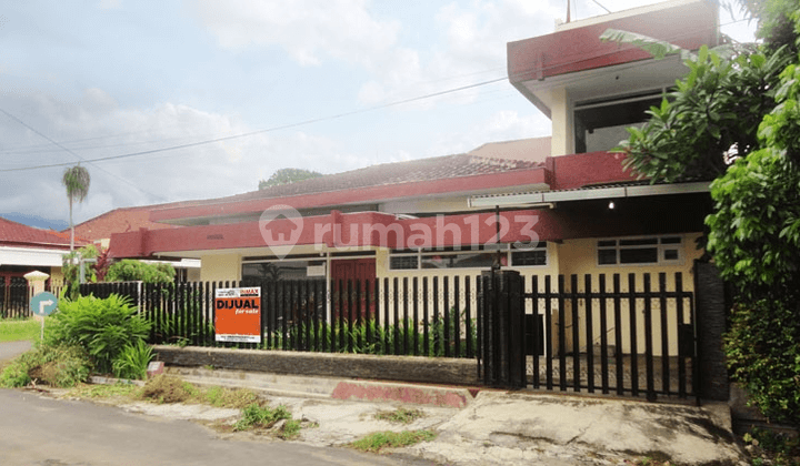 Rumah Jalan Buah Buahan Dekat Gereja Ananas, Jalan Lebar