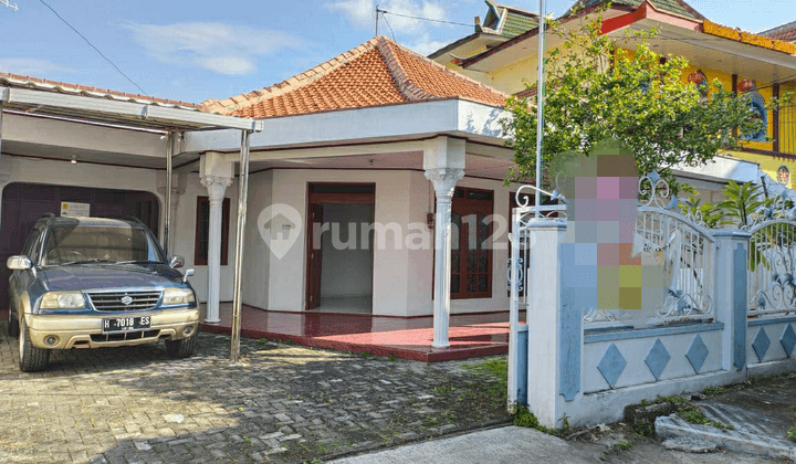 House Near Peterongan Market