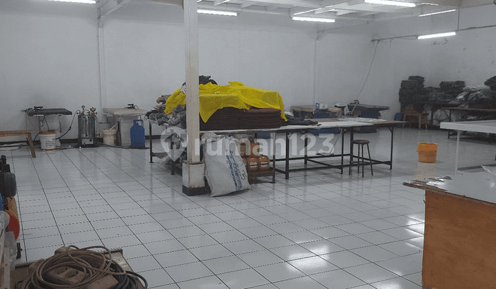 Attractive price, well-maintained former garment factory and house on Cipamokolan Street.