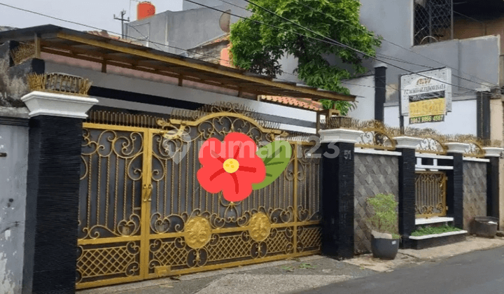 Strategic house in Otista, Jatinegara, East Jakarta