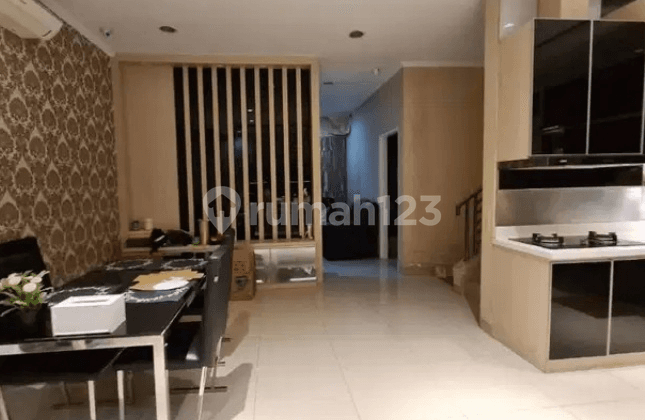 rumah terawat di Puri Mansion