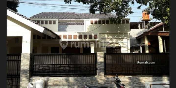 Rumah Bagus Siap Huni, Pinggir Jalan Raya Di Balekambang Condet Jaktim