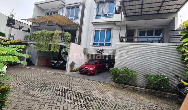 DIJUAL Rumah MODER MINIMALIS di Jati Padang, Jakarta Selatan.