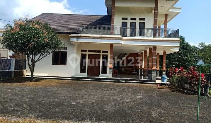 Rumah yg Asri di jlan Raya Soreang Banjaran