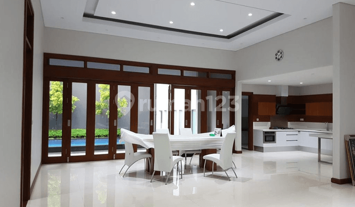 Rumah Mewah Cantik di Ciumbuleuit Ada Kolam Renang dekat UNPAR