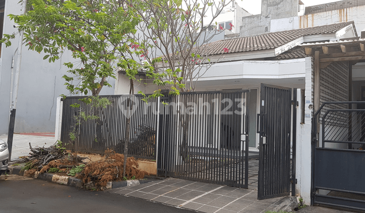 rumah cantik, 3 KT, siap huni baru renovasi