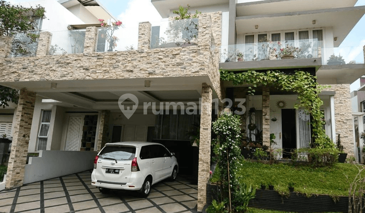 Rumah cantik asri siap huni siap nego di kawasan elite The Green BSD
