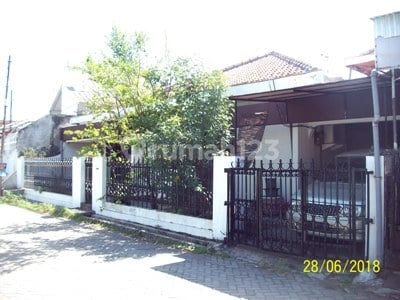 Rumah di Manyar Kartika Barat , Layak Huni, Row Jalan depan Lebar + Paving - NH - Rumah di Manyar Kartika Barat , Layak Huni, Row Jalan depan Lebar + Paving - NH -