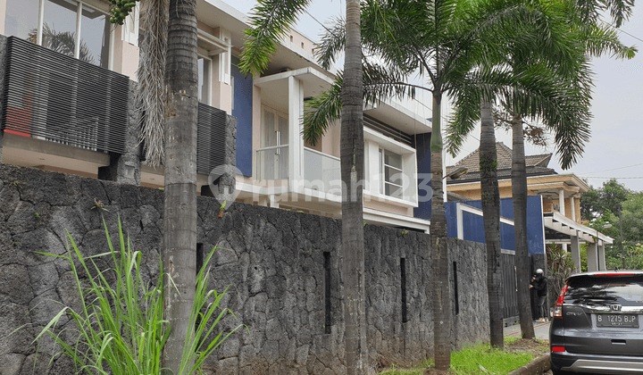 Rumah minimalis di Suryalaya