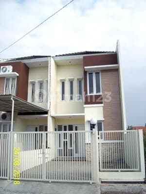 House in South Wonorejo, Brand New, Minimalist, Wide Front Road Row + Paving, Move-in Ready. -NH-