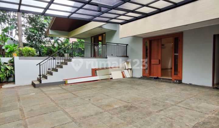 Nice House Spacious Yard in Kebayoran Baru Area