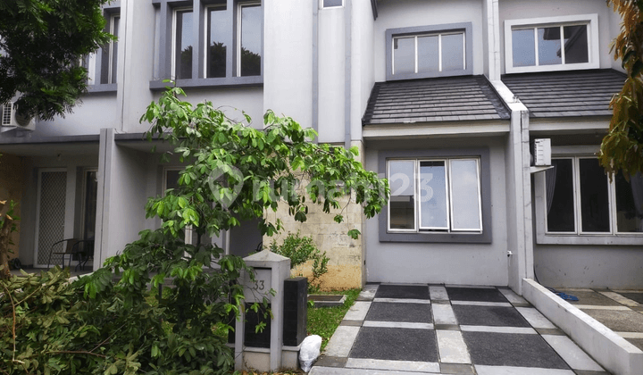 Rumah Bersih Rapi 2 Lantai di Suvarna Padi Cikupa Tangerang