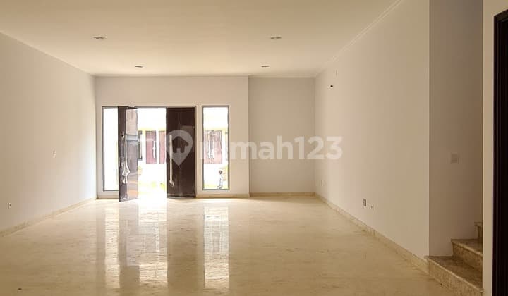 CYN Rumah Baru Ukuran 10x20m2 Plong Parkir Lega