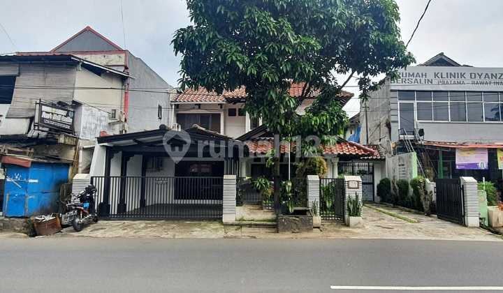 Rumah di Area Komersil