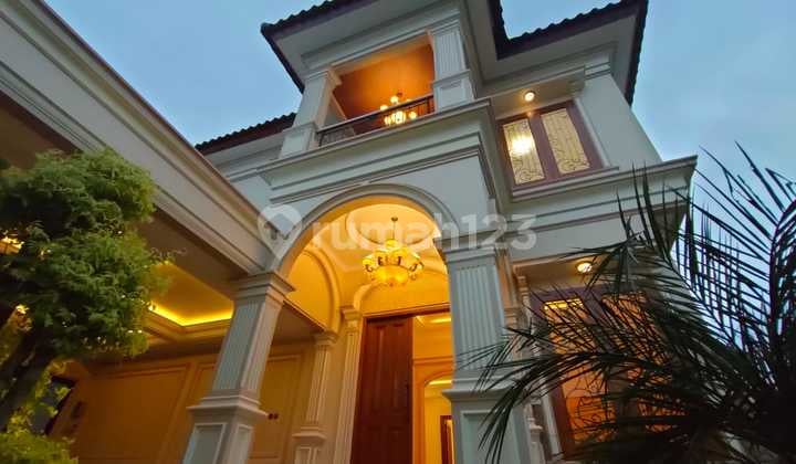 RUMAH MEWAH DEKAT KOTA