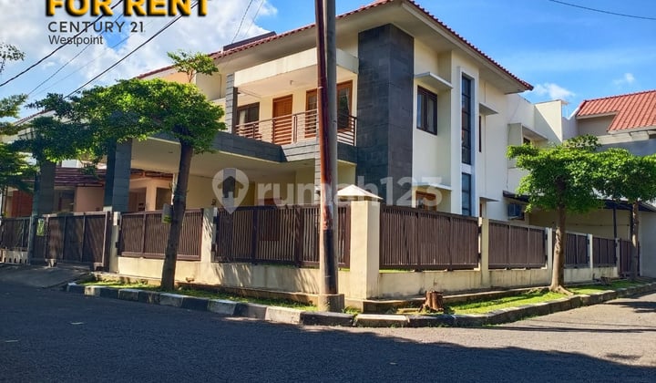 Rumah Besar Siap Huni Posisi HOEK 4 Kamar di Antapani, Bandung