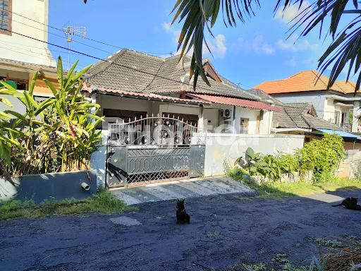 RUMAH DI GUNUNG CATUR GATSU BARAT