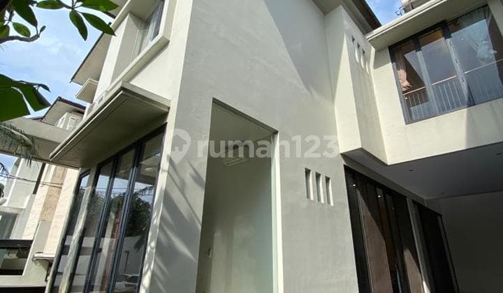 Rumah Lux di Townhouse Cilandak Ada Pool