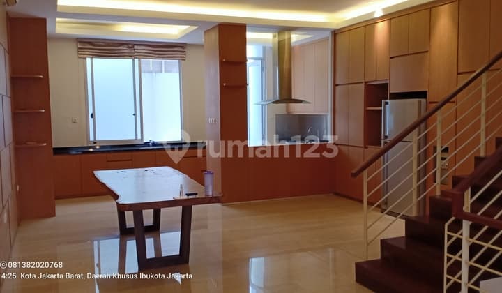 Town House 4 Lantai Siap Huni